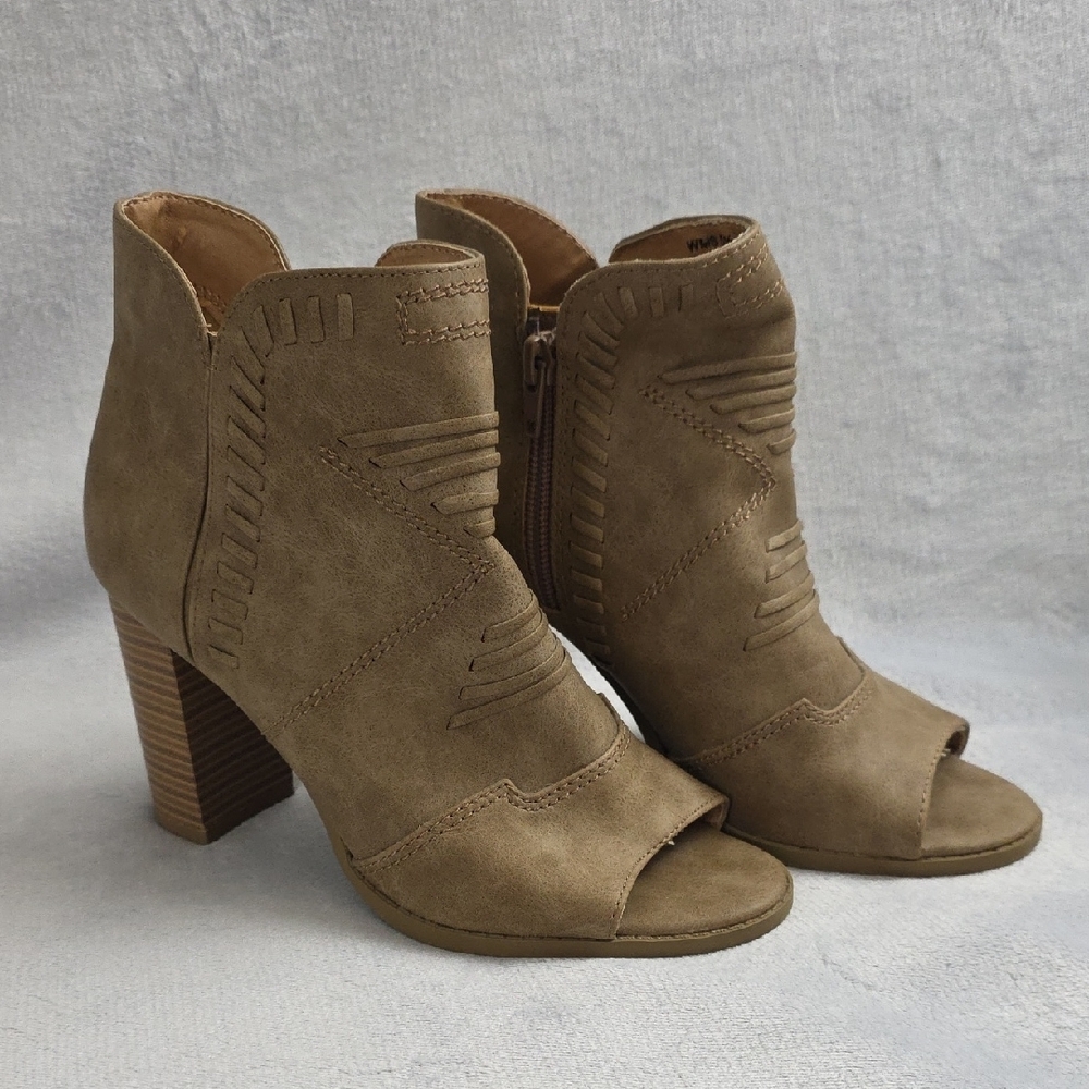 Kileen Tan Peep Toe Ankle Booties Womens Size 5.5 Block Heel Western Stitch